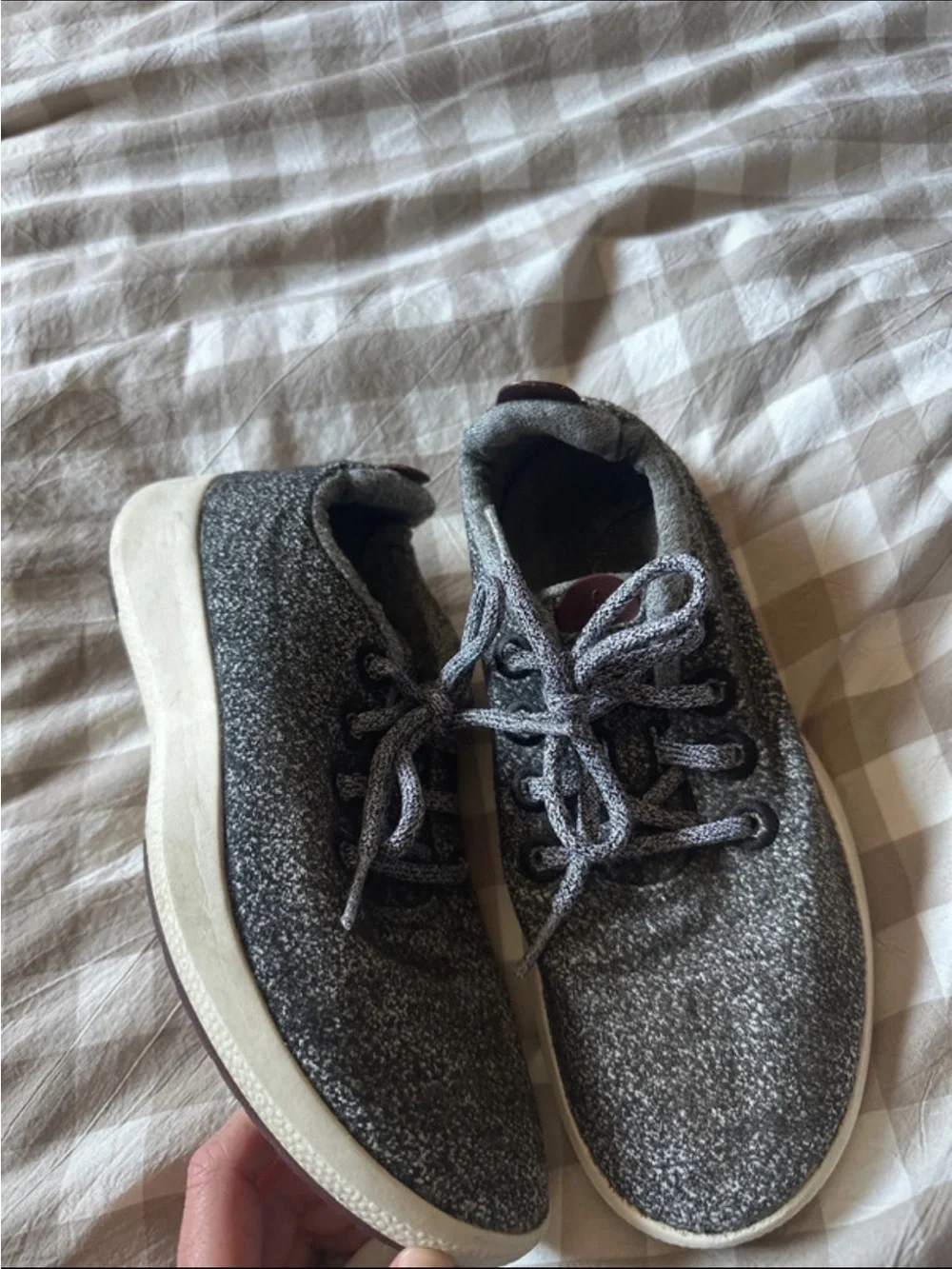 Women’s allbirds Casual Gray Knit Lace-Up Sneakers. Size 8